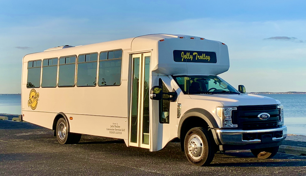 Jolly Bus Exterior (seats 32)